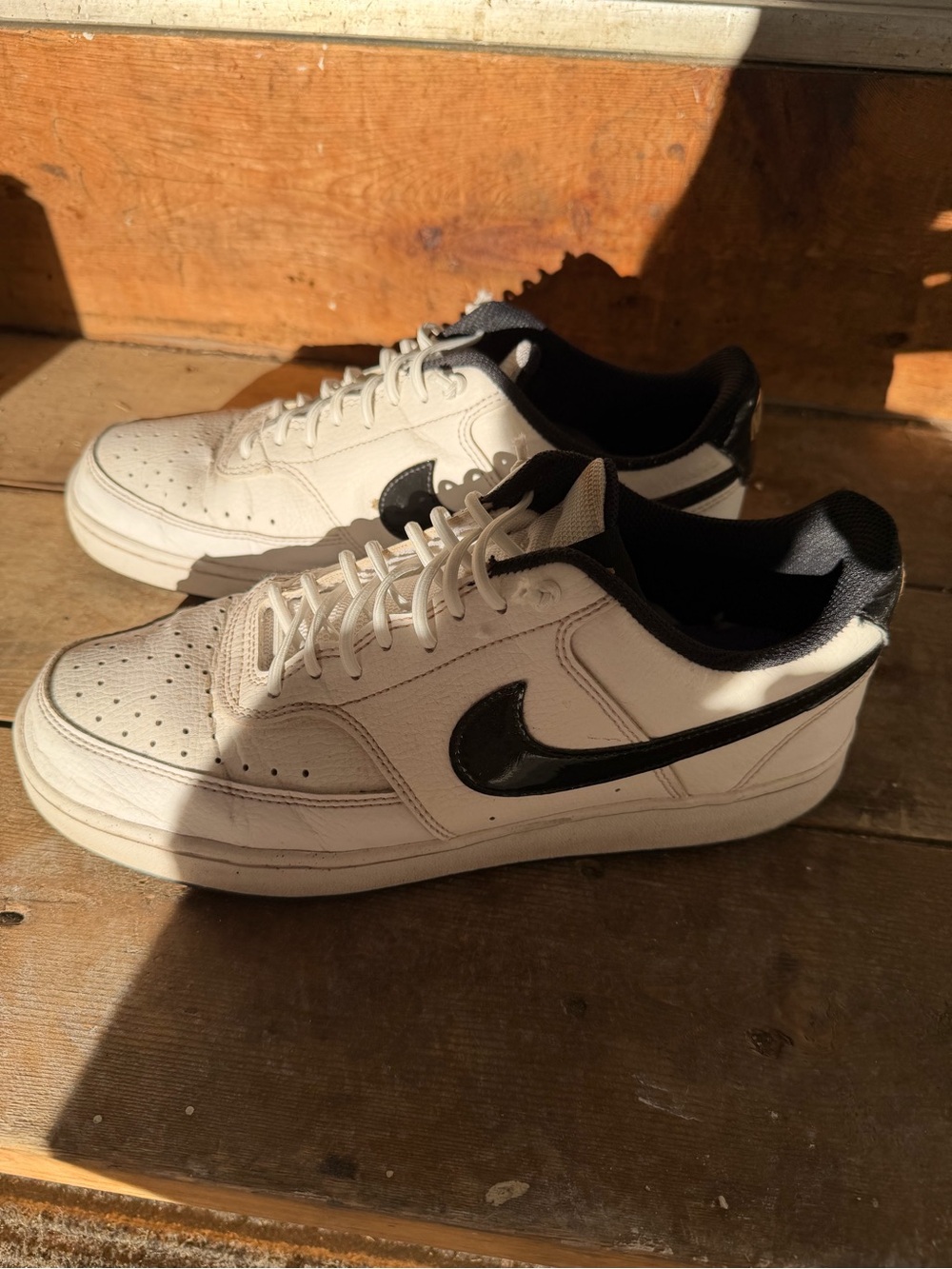 Nike Men's White and Black Low-Top Sneakers